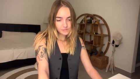 Roxy online show from March 30, 2026, 1:34 pm