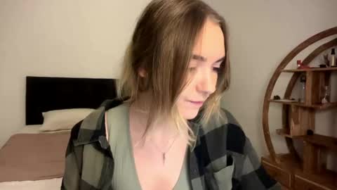 Roxy online show from April 20, 2026, 1:25 pm