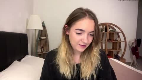 Roxy online show from May 7, 2026, 1:27 pm
