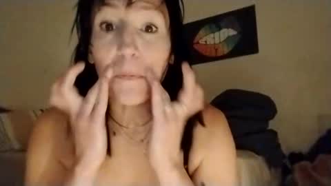 Snapshot of royaltycakes chatting on November 14, 2025, 11:13 pm royaltycakes online show from November 14, 2025, 11:13 pm