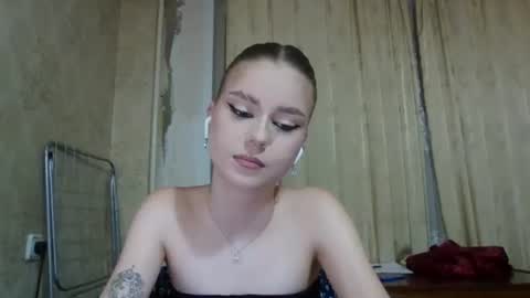 royalvelour online show from July 29, 2026, 9:13 pm