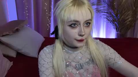 Rraffaellka online show from May 16, 2026, 9:35 pm