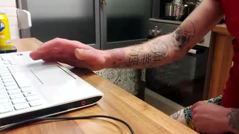 Snapshot of ruan8080 chatting on December 2, 2024, 5:59 pm petit cochon online show from December 2, 2024, 5:59 pm