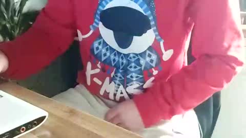 Snapshot of ruan8080 chatting on December 24, 2024, 1:27 am petit cochon online show from December 24, 2024, 1:27 am