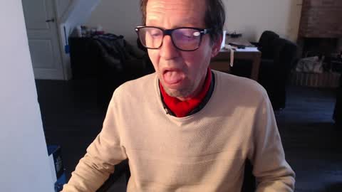 rubbertapper online show from December 2, 2024, 1:24 pm