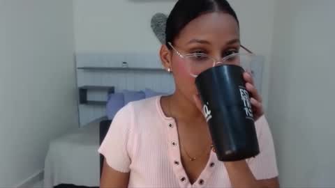 rubi_diamondk online show from April 19, 2026, 8:33 pm