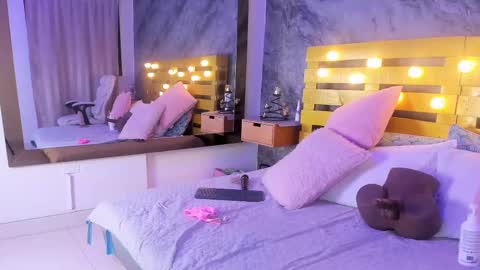 Rubi online show from February 12, 2025, 3:49 pm