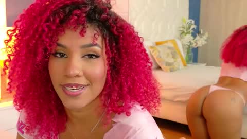 ruby_rogers_ online show from November 20, 2025, 2:06 pm