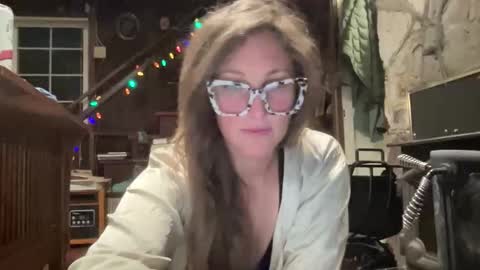 rubywavesback online show from December 4, 2025, 8:01 am