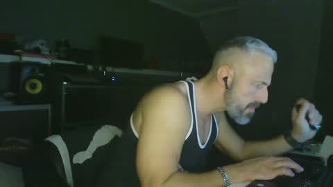 Snapshot of ruffi77 chatting on December 31, 2024, 12:21 am Chico que rico Caliente online show from December 31, 2024, 12:21 am