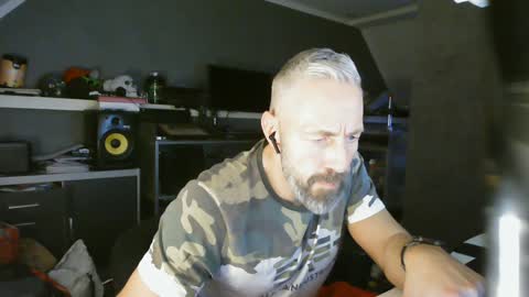 Snapshot of ruffi77 chatting on January 5, 2025, 1:04 pm Chico que rico Caliente online show from January 5, 2025, 1:04 pm