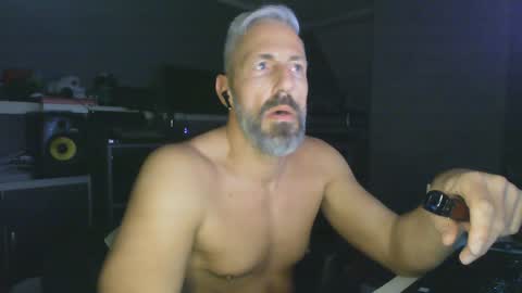 Snapshot of ruffi77 chatting on January 7, 2025, 1:38 am Chico que rico Caliente online show from January 7, 2025, 1:38 am