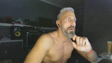 Snapshot of ruffi77 chatting on January 15, 2025, 7:05 am Chico que rico Caliente online show from January 15, 2025, 7:05 am