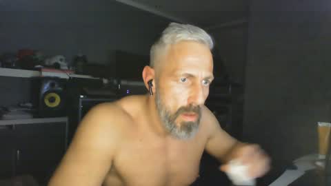 Snapshot of ruffi77 chatting on January 15, 2025, 11:10 am Chico que rico Caliente online show from January 15, 2025, 11:10 am