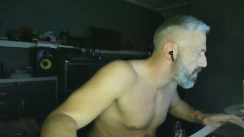 Snapshot of ruffi77 chatting on January 15, 2025, 2:13 pm Chico que rico Caliente online show from January 15, 2025, 2:13 pm