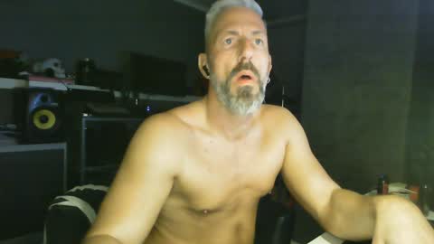 Snapshot of ruffi77 chatting on January 19, 2025, 5:58 am Chico que rico Caliente online show from January 19, 2025, 5:58 am