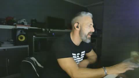 Snapshot of ruffi77 chatting on January 22, 2025, 11:01 am Chico que rico Caliente online show from January 22, 2025, 11:01 am