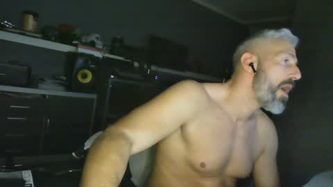 Snapshot of ruffi77 chatting on January 23, 2025, 5:24 am Chico que rico Caliente online show from January 23, 2025, 5:24 am