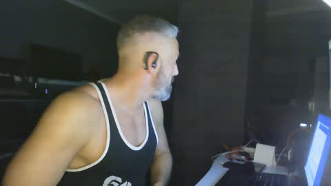 Snapshot of ruffi77 chatting on January 24, 2025, 1:24 am Chico que rico Caliente online show from January 24, 2025, 1:24 am