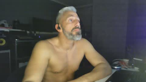 Snapshot of ruffi77 chatting on January 25, 2025, 5:07 am Chico que rico Caliente online show from January 25, 2025, 5:07 am