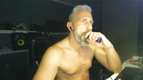 Snapshot of ruffi77 chatting on February 2, 2025, 10:57 am Chico que rico Caliente online show from February 2, 2025, 10:57 am