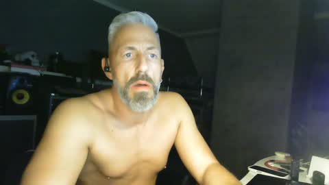 Snapshot of ruffi77 chatting on February 2, 2025, 8:30 pm Chico que rico Caliente online show from February 2, 2025, 8:30 pm