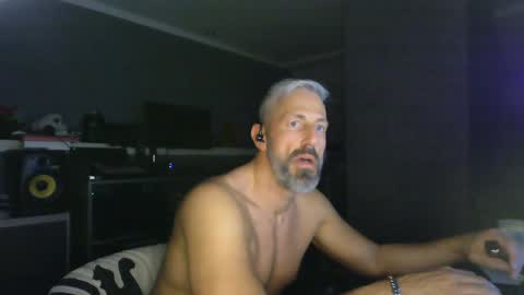 Snapshot of ruffi77 chatting on February 6, 2025, 9:11 am Chico que rico Caliente online show from February 6, 2025, 9:11 am