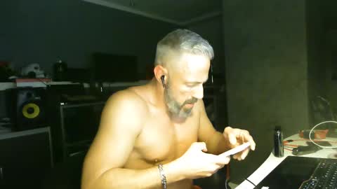 Snapshot of ruffi77 chatting on February 12, 2025, 1:52 am Chico que rico Caliente online show from February 12, 2025, 1:52 am
