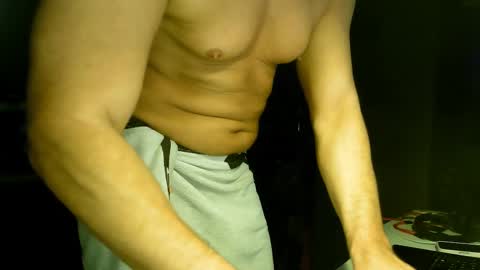 Snapshot of ruffi77 chatting on February 13, 2025, 2:01 am Chico que rico Caliente online show from February 13, 2025, 2:01 am
