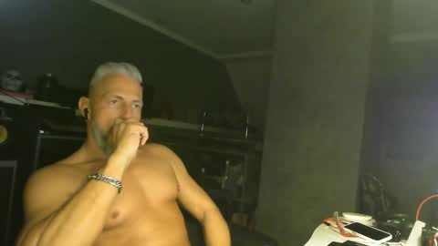 Snapshot of ruffi77 chatting on February 14, 2025, 1:56 am Chico que rico Caliente online show from February 14, 2025, 1:56 am