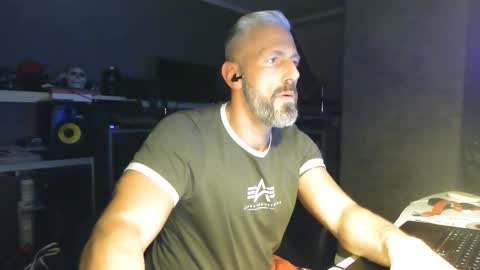 Snapshot of ruffi77 chatting on February 22, 2025, 6:50 am Chico que rico Caliente online show from February 22, 2025, 6:50 am