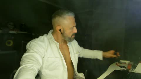 Snapshot of ruffi77 chatting on February 24, 2025, 7:19 pm Chico que rico Caliente online show from February 24, 2025, 7:19 pm