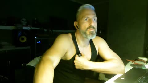 Snapshot of ruffi77 chatting on March 8, 2025, 5:28 am Chico que rico Caliente online show from March 8, 2025, 5:28 am