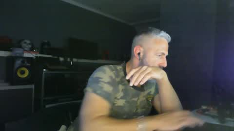 Snapshot of ruffi77 chatting on March 12, 2025, 2:41 am Chico que rico Caliente online show from March 12, 2025, 2:41 am