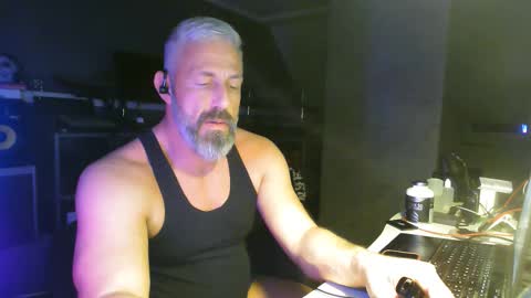 Chico que rico Caliente online show from January 18, 2026, 12:03 am