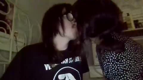 ruinedsistr online show from October 22, 2025, 10:48 am