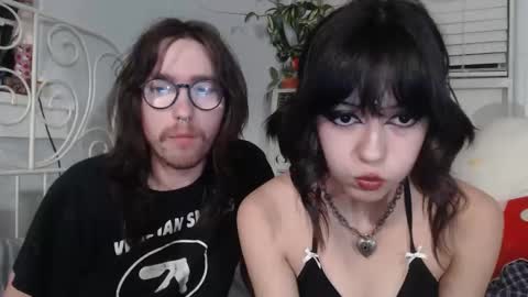 ruinedsistr online show from November 17, 2025, 5:46 am