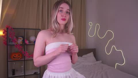 Eva online show from November 24, 2025, 11:48 pm