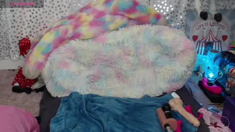 Snapshot of rumpdaycircus chatting on March 4, 2025, 10:27 pm Jeanie online show from March 4, 2025, 10:27 pm