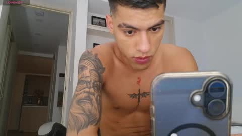  R U S S E L L  online show from December 18, 2025, 12:06 am