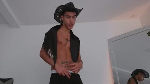  R U S S E L L  online show from January 11, 2026, 4:01 pm