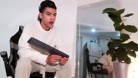  R U S S E L L  online show from January 14, 2026, 9:48 am