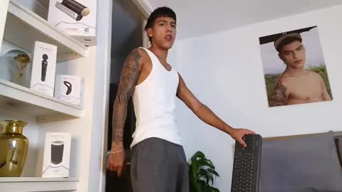  R U S S E L L  online show from March 15, 2026, 11:22 pm