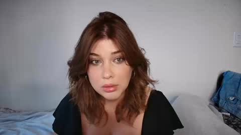 Snapshot of russypussy141 chatting on October 28, 2025, 2:31 pm Alex online show from October 28, 2025, 2:31 pm