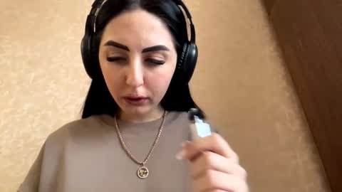 Cindy online show from November 10, 2025, 9:19 am