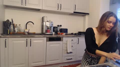 ruxandradanny online show from December 12, 2024, 7:08 am