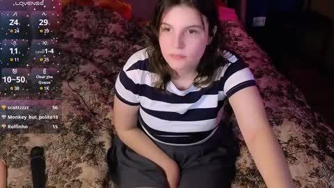 Snapshot of ruyjin_choi chatting on December 9, 2024, 7:29 pm Ruyjin online show from December 9, 2024, 7:29 pm