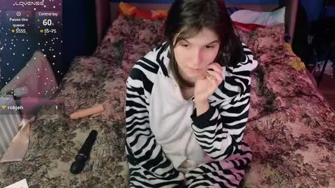 Snapshot of ruyjin_choi chatting on December 19, 2024, 4:02 pm Ruyjin online show from December 19, 2024, 4:02 pm