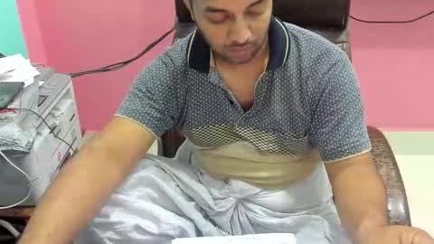 rwb17 online show from November 18, 2025, 3:49 pm