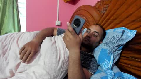 rwb17 online show from December 22, 2025, 9:06 am